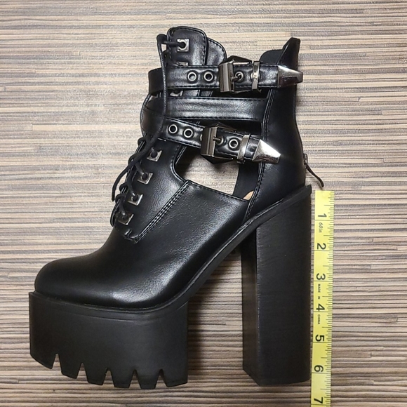 Platform LA Moda Booties - Picture 2 of 6